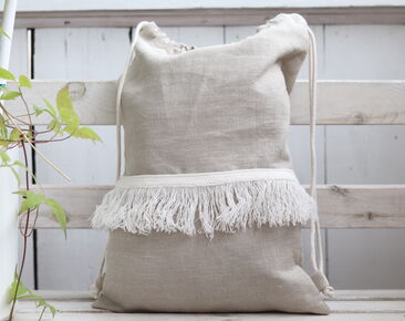 Beiger minimalistischer Rucksack aus Leinen im Boho-Stil